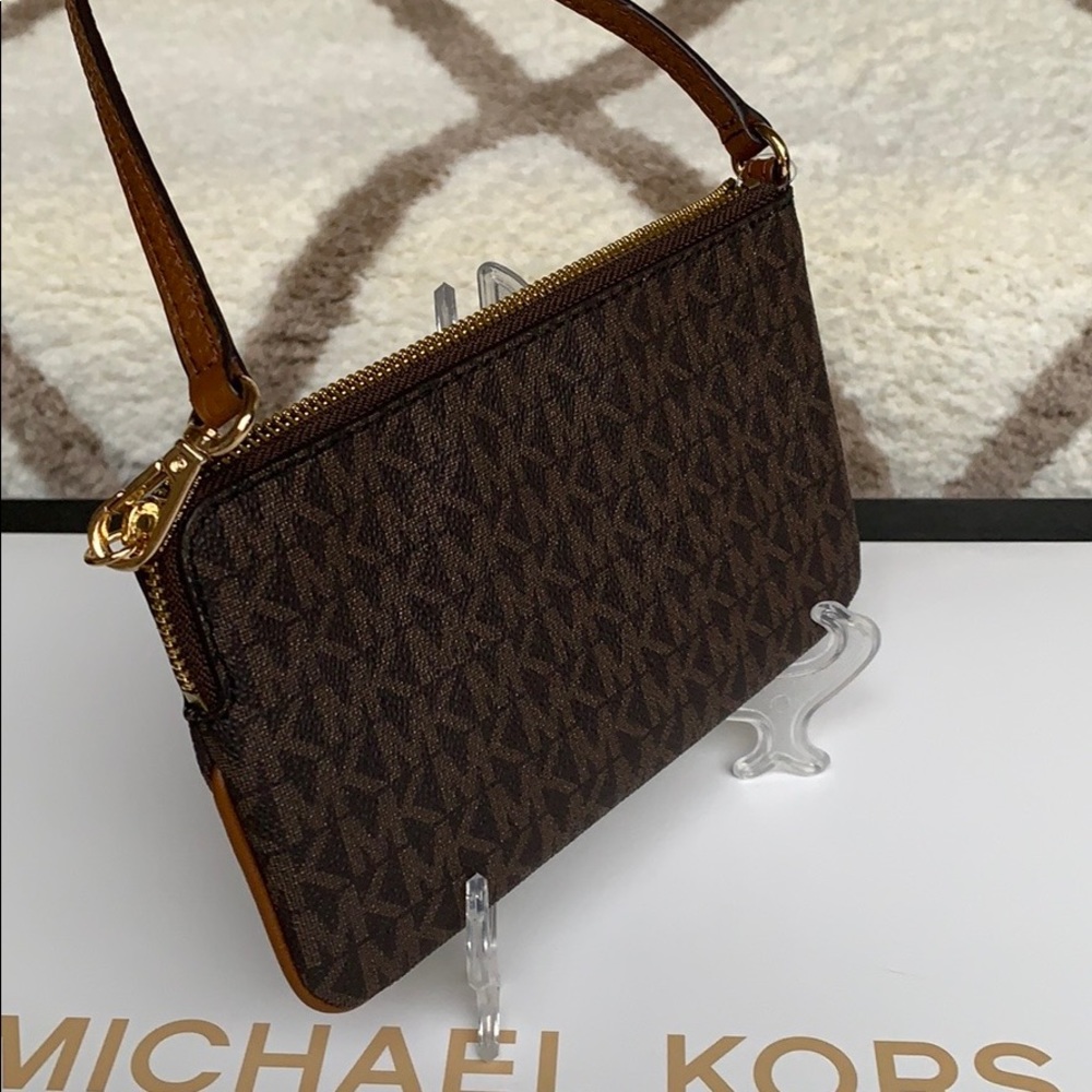 Michael Kors Jet Set Travel Lg Top Zip Wrislet - Picture 16 of 16